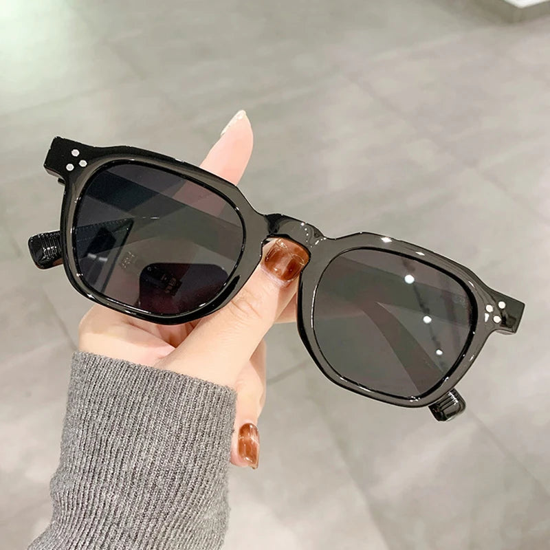 New Square Sunglasses Women Retro Rivets Men Trending Sun Glasses UV400